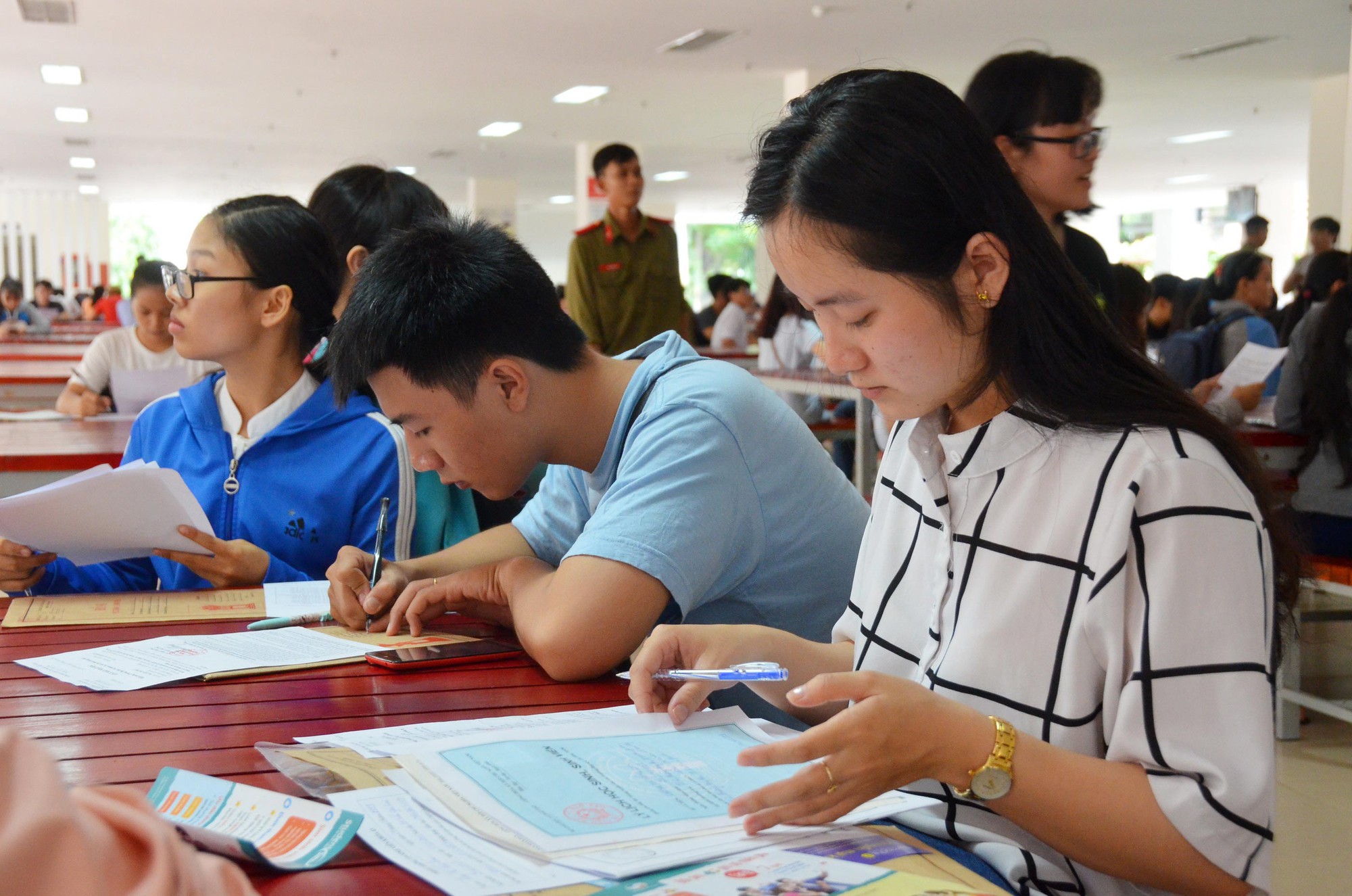 Siết đầu vào, cửa sư phạm hẹp hơn? - Ảnh 1. Siết đầu vào, cửa sư phạm hẹp hơn? - Ảnh 1.