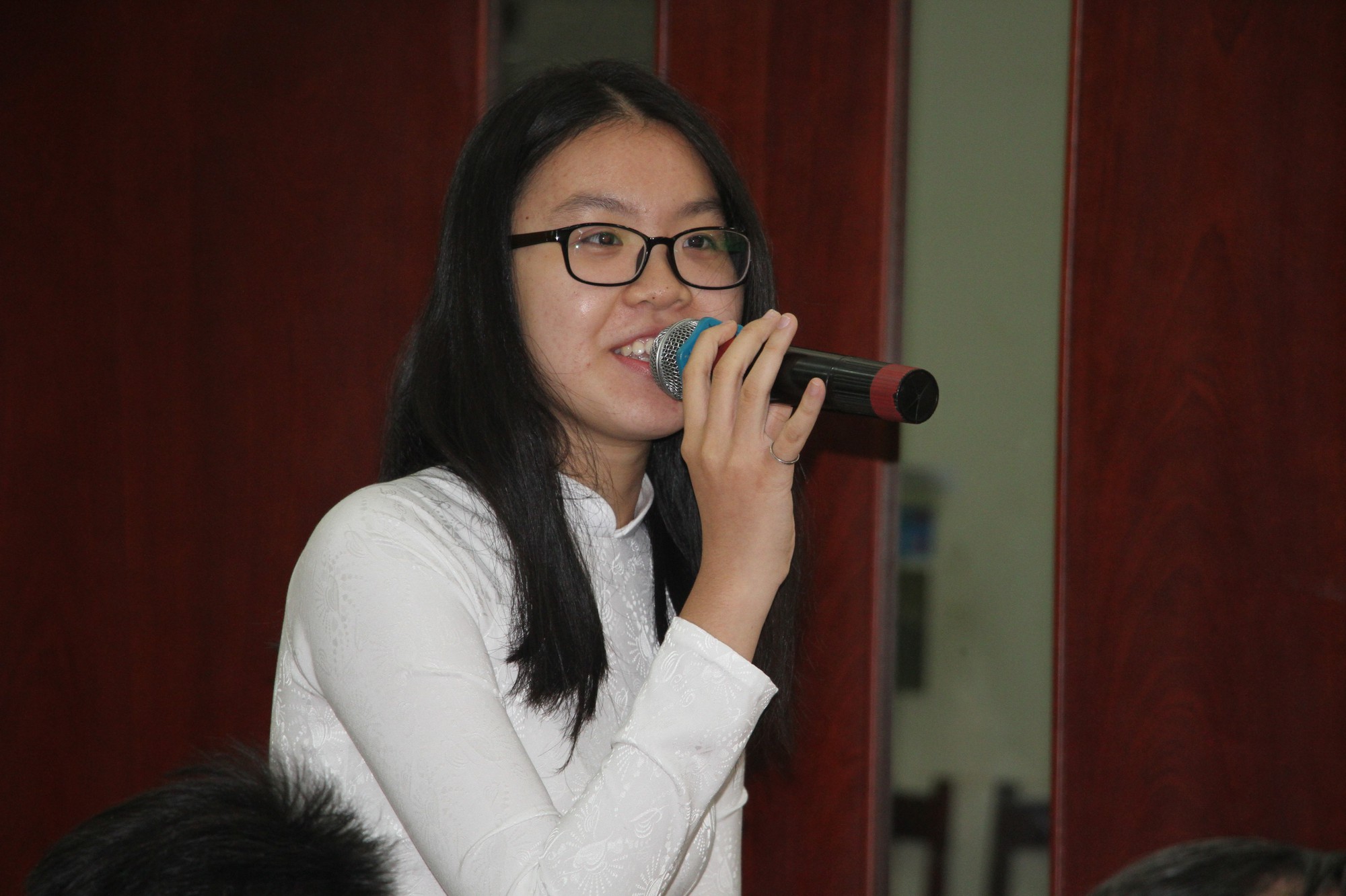 TP HCM: học sinh bật khóc khi hội thoại với lãnh đạo thành phố - Ảnh 2. TP HCM: học trò bật khóc khi hội thoại với lãnh đạo thành phố - Ảnh 2.