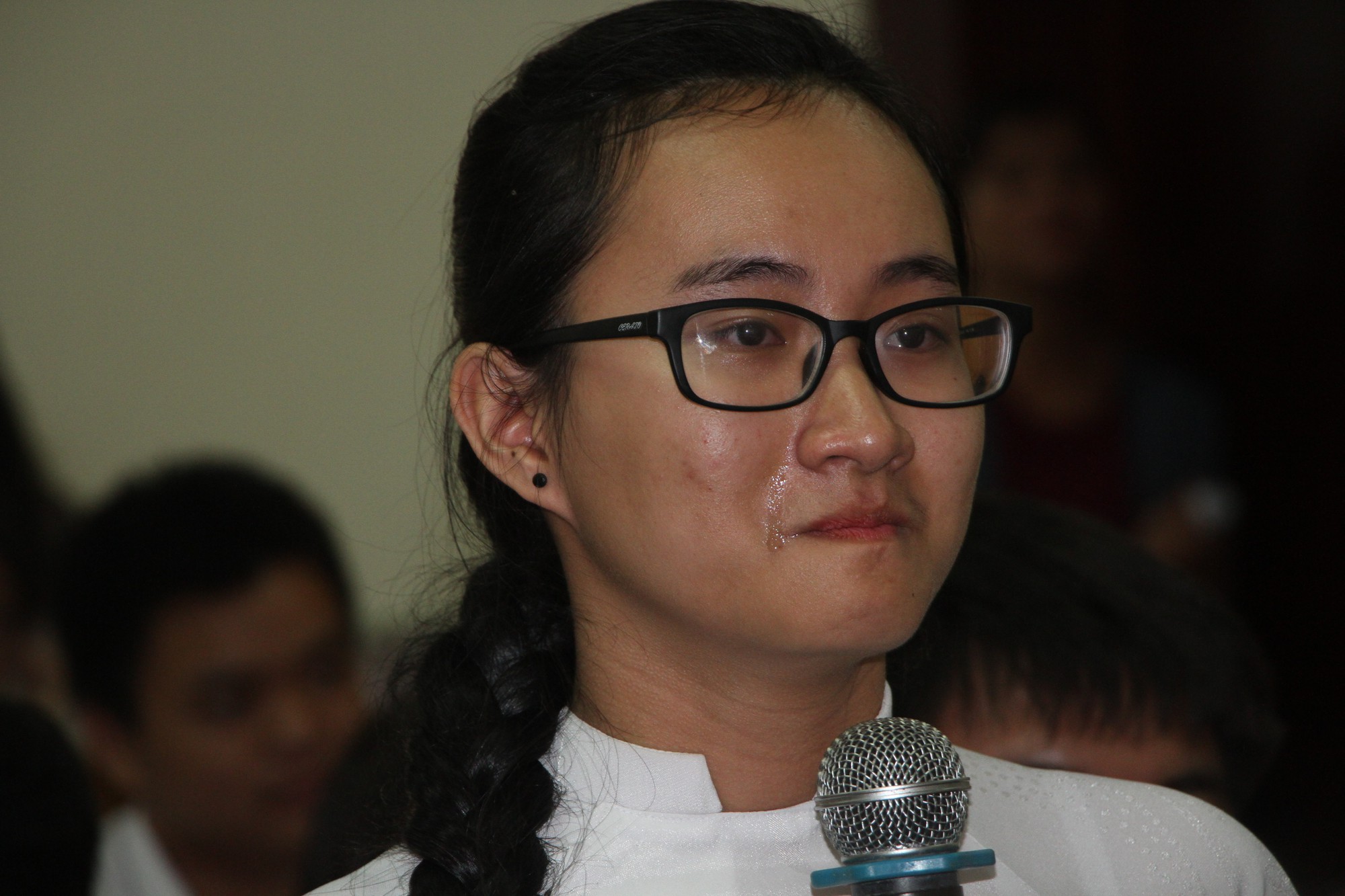 Bật khóc vì sợ thầy giáo: Cần bảo tồn học sinh dám nói lên sự thật - Ảnh 1. Bật khóc vì sợ giáo viên: Cần giữ gìn học trò dám nói lên sự thực - Ảnh 1.