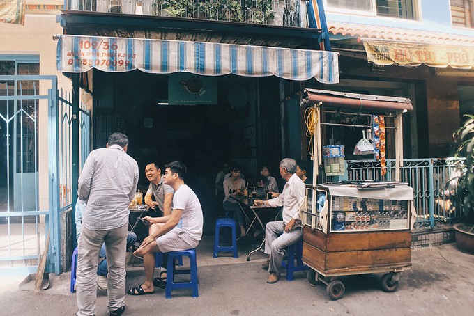 5 địa chỉ cho người thích uống cà phê vào sáng sớm ở Sài Gòn - Ảnh 3.