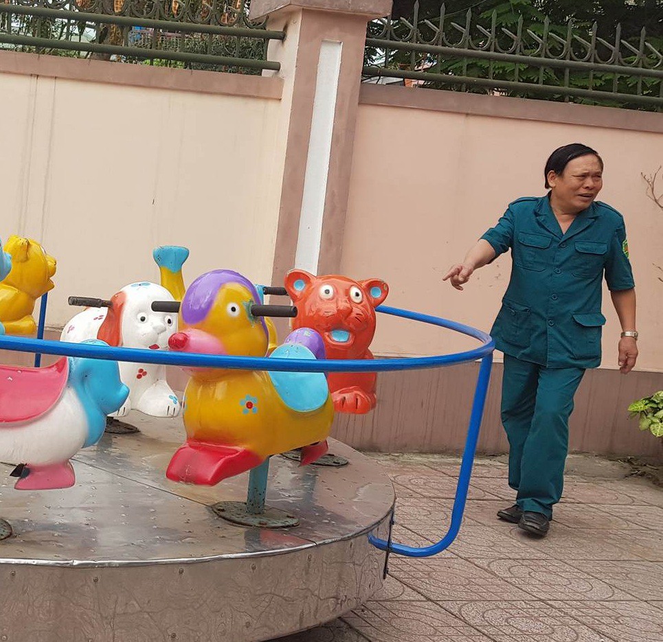 Vụ nữ giáo sinh bị đánh nguy cơ sẩy thai: Vết bầm tại chân do trẻ tự va vào đu quay - Ảnh 1. Vụ nữ giáo sinh bị đánh nguy cơ sẩy thai: Vết bầm tại chân do trẻ tự va vào đu quay - Ảnh 1.