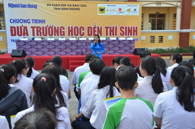 Đưa trường học đến sĩ tử 2018 tại Bình Dương: sĩ tử muốn trở lên thành 1 trong 5 shark tank - Ảnh 6. Đưa nơi học tập đến sĩ tử 2018 tại Bình Dương: thí sinh muốn phát triển thành 1 trong 5 shark tank - Ảnh 6.