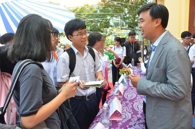 Đưa nơi giảng dạy đến sĩ tử 2018 tại Bình Dương: sĩ tử muốn trở thành 1 trong 5 shark tank - Ảnh 41. Đưa địa chỉ đào tạo đến thí sinh 2018 ở Bình Dương: sĩ tử muốn trở thành 1 trong 5 shark tank - Ảnh 41.