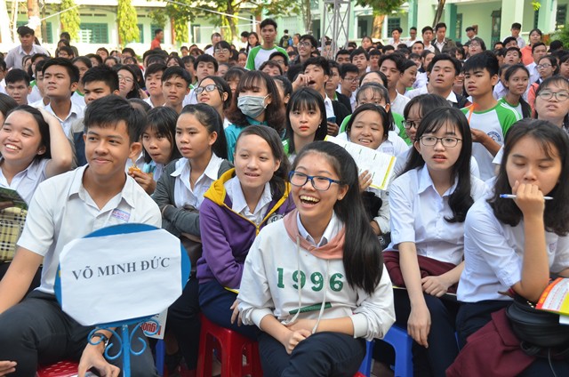 Đưa nơi học tập đến sĩ tử 2018 ở Bình Dương: thí sinh muốn trở thành 1 trong 5 shark tank - Ảnh 15. Đưa nơi học tập đến thí sinh 2018 tại Bình Dương: thí sinh muốn phát triển thành 1 trong 5 shark tank - Ảnh 15.