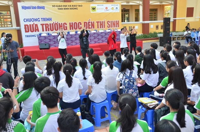 Đưa nơi giảng dạy đến thí sinh 2018 tại Bình Dương: sĩ tử muốn trở lên thành 1 trong 5 shark tank - Ảnh 16. Đưa nơi học tập đến sĩ tử 2018 tại Bình Dương: thí sinh muốn phát triển thành 1 trong 5 shark tank - Ảnh 16.