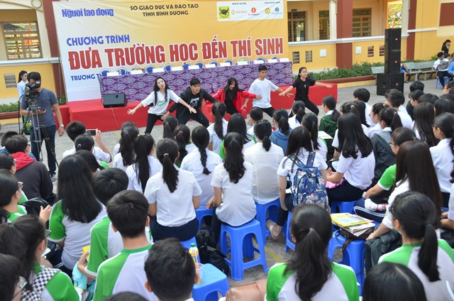 Đưa nơi học tập đến thí sinh 2018 ở Bình Dương: sĩ tử muốn trở lên thành 1 trong 5 shark tank - Ảnh 17. Đưa trường học đến sĩ tử 2018 ở Bình Dương: sĩ tử muốn trở lên thành 1 trong 5 shark tank - Ảnh 17.