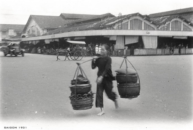 Chợ Bến Thành hơn 90 năm trước, khi xe máy chưa xuất hiện - Ảnh 9.