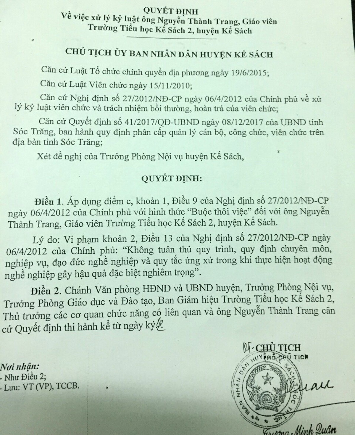 Buộc thôi việc giáo viên sờ vào vùng nhạy cảm của nữ sinh - Ảnh 2. Buộc thôi việc thầy giáo sờ vào vùng mẫn cảm của nữ sinh - Ảnh 2.