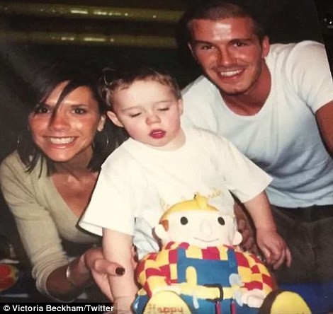Gia đình hạnh phúc của Beckham và 4 người con sau 20 năm - Ảnh 2.
