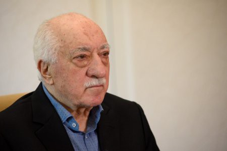 Thổ Nhĩ Kỳ ra lệnh bắt giáo sĩ Gulen về vụ ám sát đại sứ Nga - Ảnh 1.