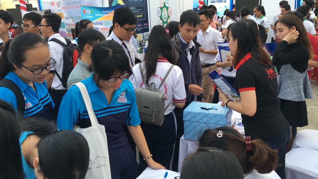 TP HCM: bắt đầu khai mạc ngày hội giáo dục nghề nghiệp - Ảnh 4. TP HCM: mở màn ngày hội giáo dục nghề nghiệp - Ảnh 4.