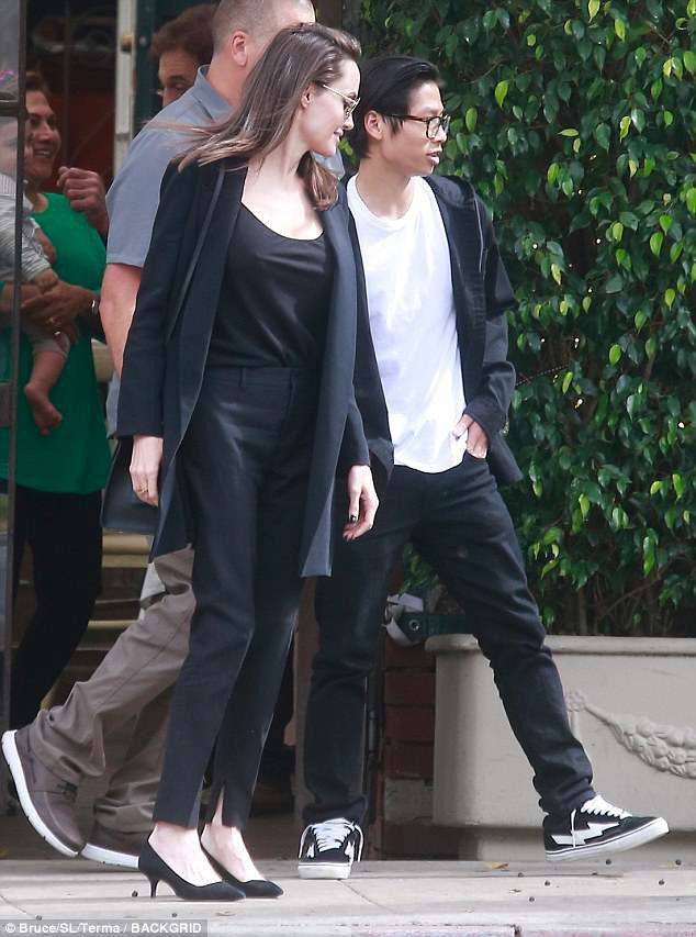 Handsome Pax Thien escorts his adoptive mother Angelina Jolie to lunch - Photo 2.