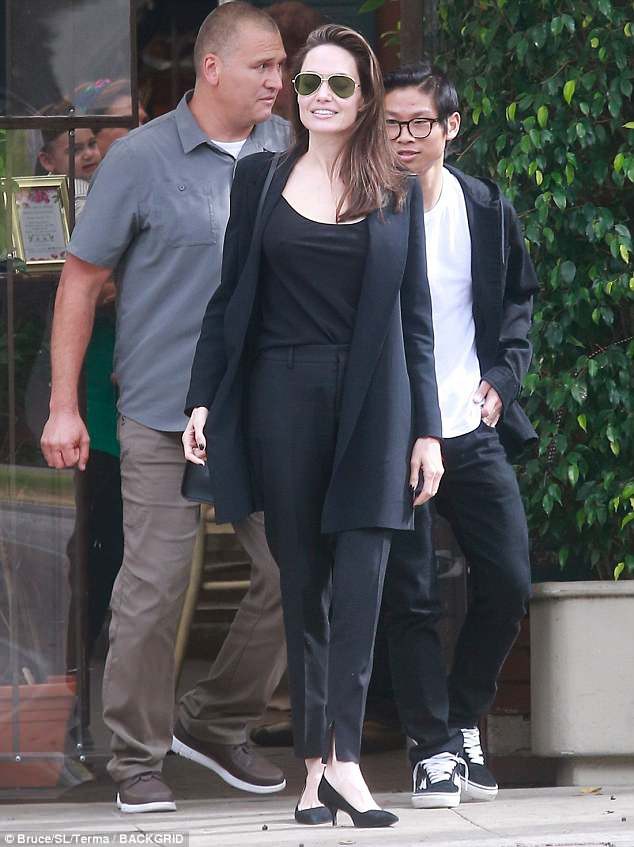 Handsome Pax Thien escorts his adoptive mother Angelina Jolie to lunch - Photo 1.