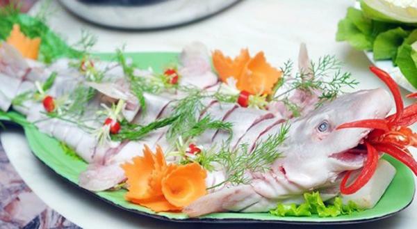 Đến Quảng Bình uống tiết "mãng xà biển", ăn gỏi "thủy quái"