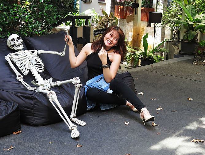 Rùng mình trải nghiệm "cái chết" bên trong quán cafe
