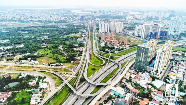 Địa ốc lân cận Sài Gòn: "Nóng" từ đất nền sang căn hộ