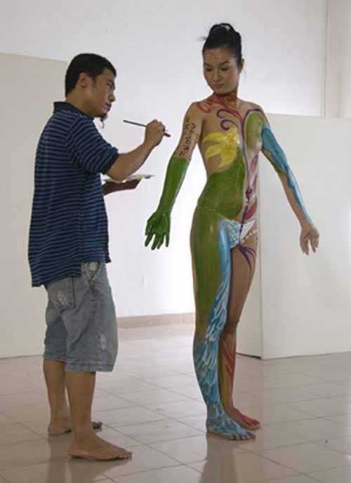 Vụ người mẫu tố bị họa sĩ hiếp dâm: Body painting là gì? - Ảnh 2.