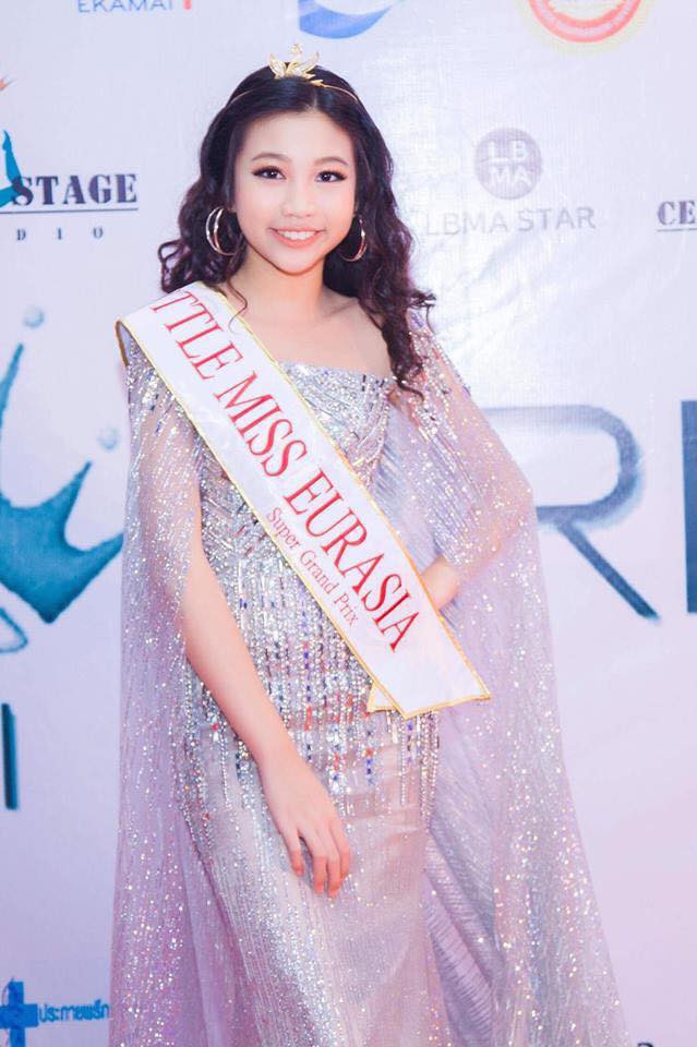 Hoa hậu Hoàn vũ nhí Ngọc Lan Vy là một cô bé tài năng và xinh đẹp đã đại diện cho quốc gia tham gia cuộc thi nhan sắc danh giá này. Hãy xem hình ảnh để khám phá vẻ đẹp và nét cuốn hút của Lan Vy.
