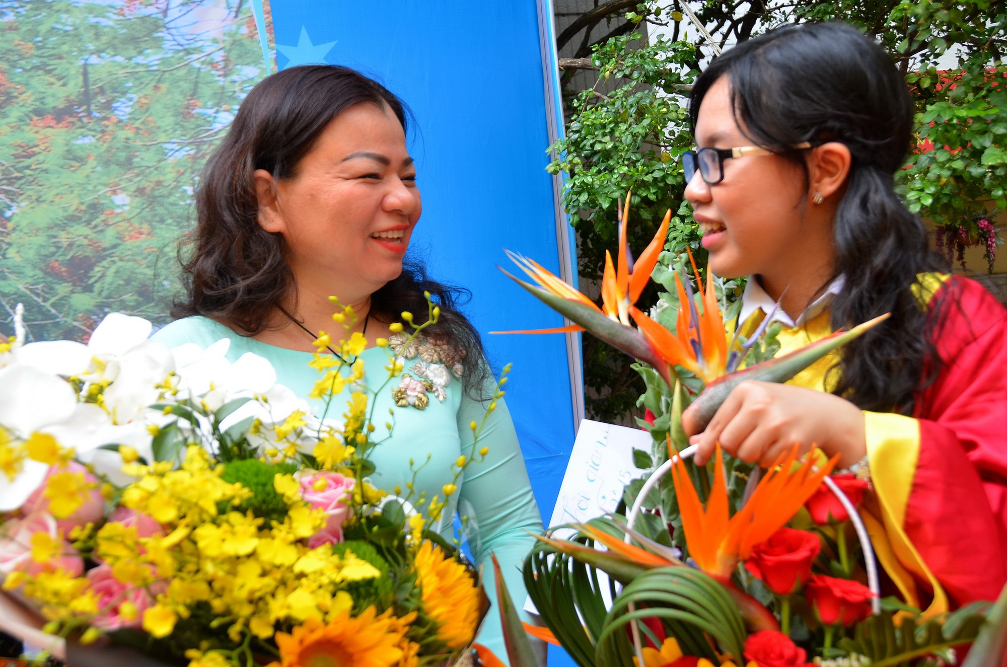 Giây phút xúc động tri ân cha mẹ, thầy cô - Ảnh 7. Giây phút xúc động tri ân cha mẹ, thầy cô - Ảnh 7.