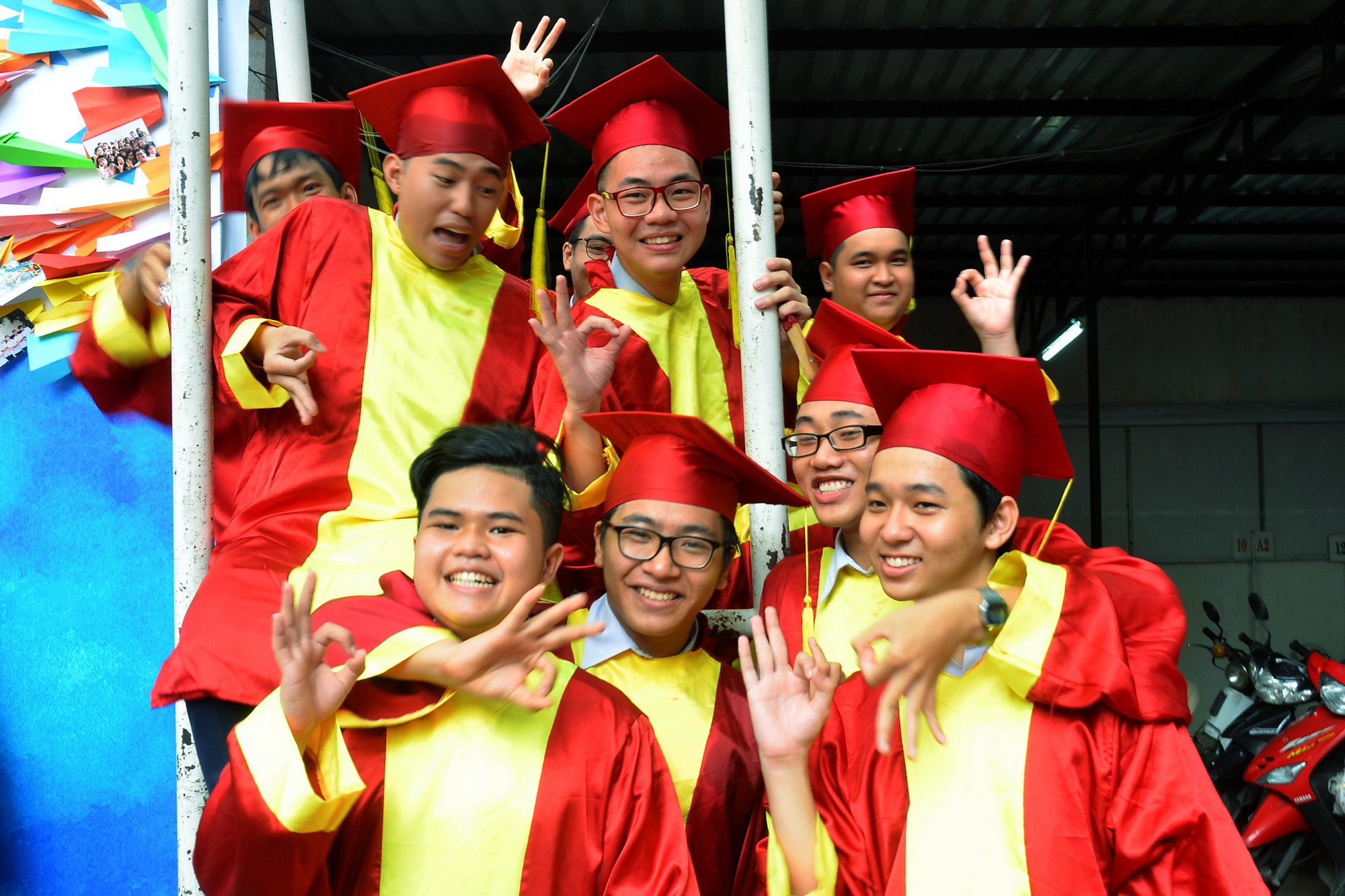 Giây phút xúc động tri ân phụ huynh, thầy cô - Ảnh 5. Giây phút xúc động tri ân cha mẹ, thầy cô - Ảnh 5.