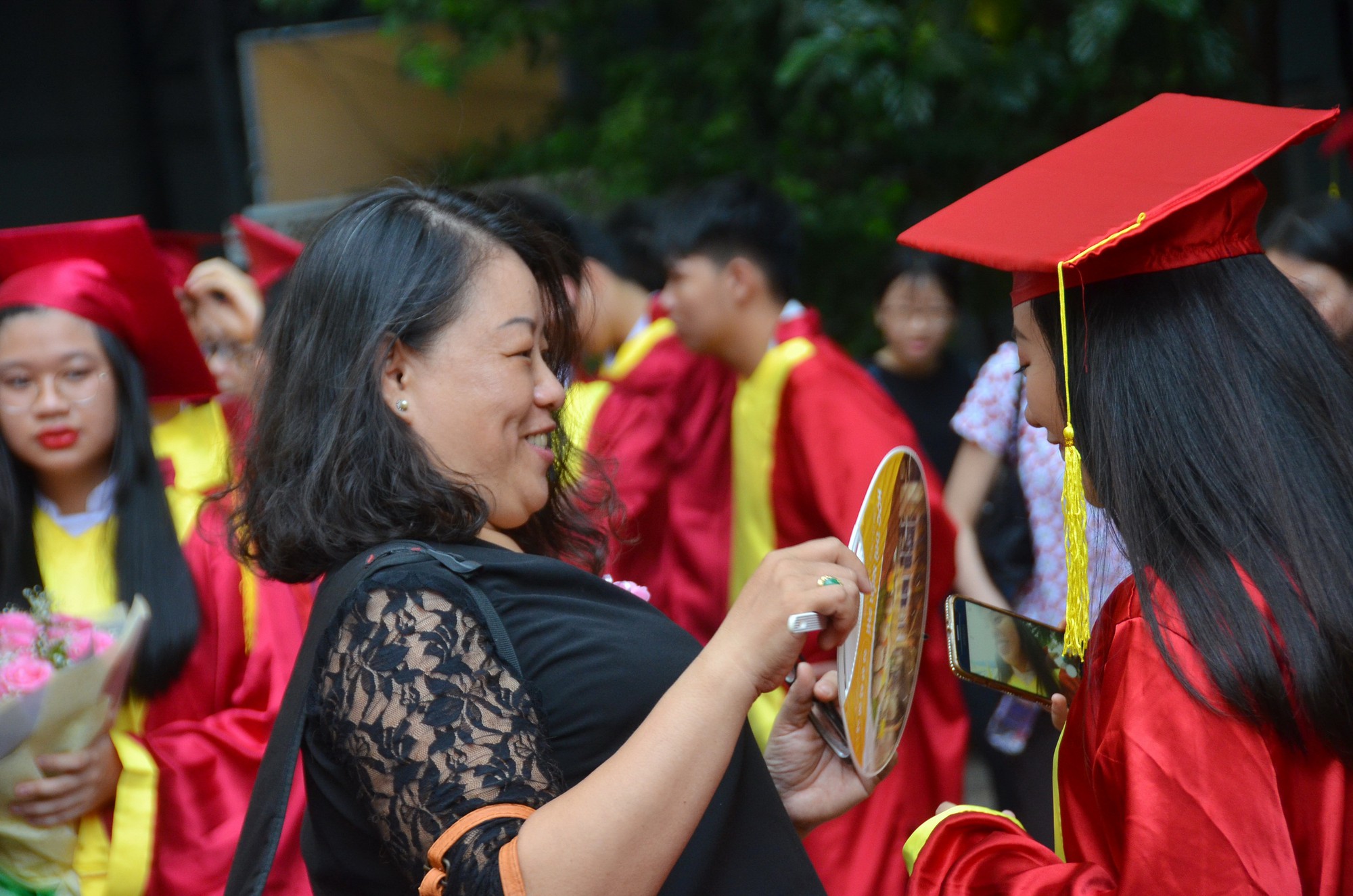 Giây phút xúc động tri ân cha mẹ, thầy cô - Ảnh 2. Giây phút xúc động tri ân phụ huynh, thầy cô - Ảnh 2.