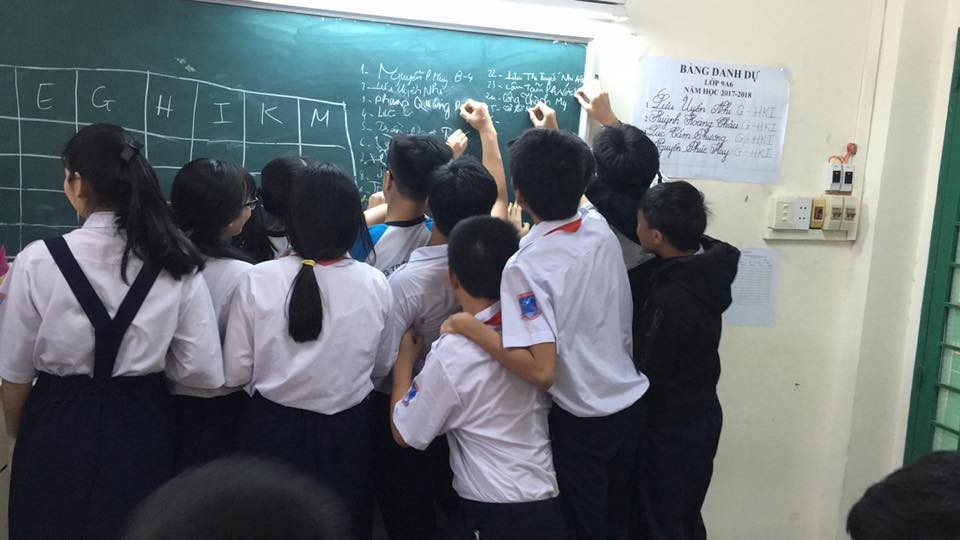 Từ clip xếp hàng nhận tiền thưởng: Cô giáo dành 3 triệu mỗi tháng để thưởng nóng - Ảnh 2. Từ clip xếp hàng nhận tiền thưởng: Cô giáo dành 3 triệu hàng tháng để thưởng nóng - Ảnh 2.