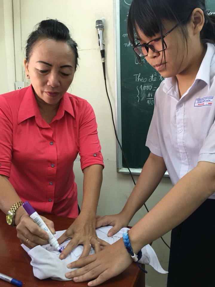 Từ clip xếp hàng nhận tiền thưởng: Cô giáo dành 3 triệu mỗi tháng để thưởng nóng - Ảnh 3. Từ clip xếp hàng nhận tiền thưởng: Cô giáo dành 3 triệu mỗi tháng để thưởng nóng - Ảnh 3.