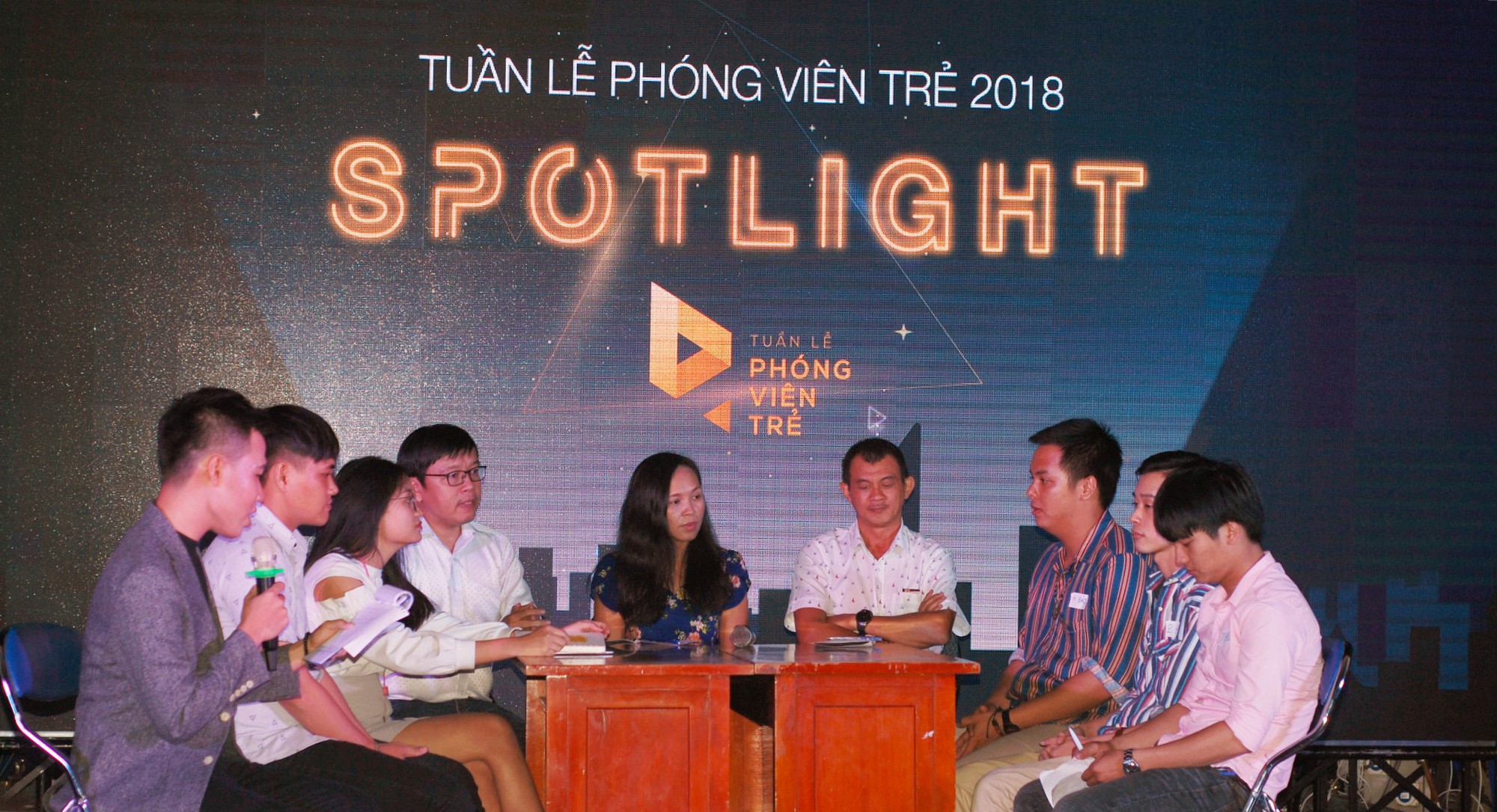 Tuần lễ Phóng viên trẻ: Nuôi dưỡng ham mê nghề báo - Ảnh 2. Tuần lễ Phóng viên trẻ: Nuôi dưỡng ham mê nghề báo - Ảnh 2.