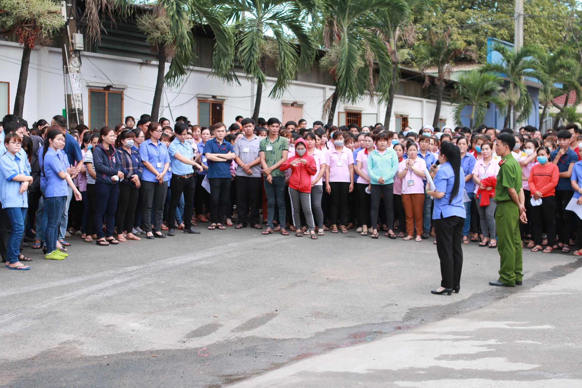 Nhiều nguy cơ rình rập người lao động - Ảnh 1. Nhiều nguy cơ rình rập người lao động - Ảnh 1.