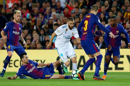 Rực lửa siêu kinh điển, Barcelona chia điểm Real Madrid ở Nou Camp - Ảnh 1.