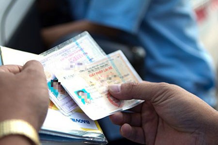 Mua xe ăn trộm còn đến nhờ nạn nhân “sang tên đổi chủ”