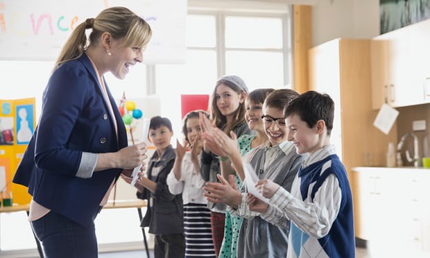 Tại sao không nên khen trẻ thông minh? - Ảnh 1. Tại sao ko nên khen trẻ tinh tường? - Ảnh 1.