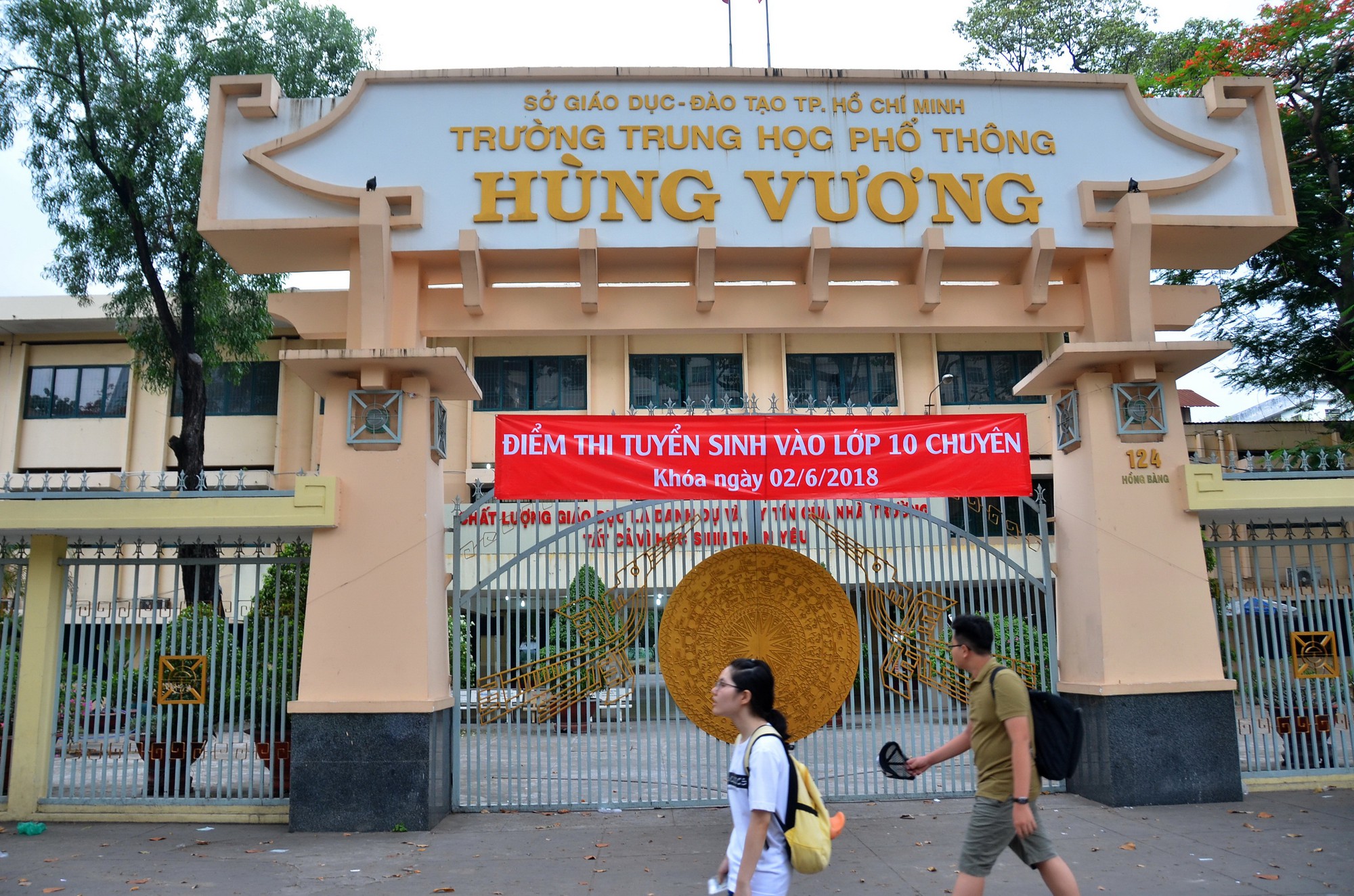 Xem lịch thi lớp 10 và đón xem gợi ý giải đề thi - Ảnh 2. Xem lịch thi lớp 10 và đón xem gợi ý giải đề thi - Ảnh 2.