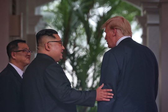 Tổng thống Donald Trump nói về ông Kim Jong-un: Chúng tôi đã bén tình - Ảnh 2.