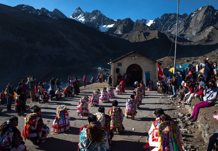 Rực rỡ sắc màu tại lễ hội tuyết và sao ở Peru