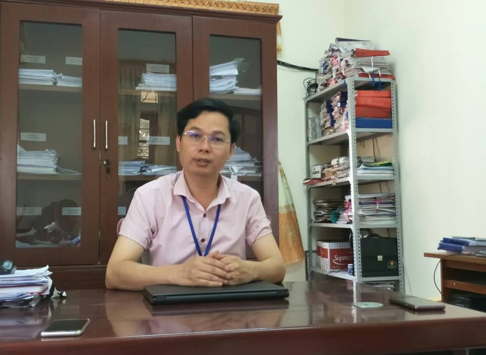 Vụ cô giáo quỳ khóc xin tiếp tục dạy: Chủ viên tịch thị trấn nghi có sự xui giục - Ảnh 2. Vụ cô giáo quỳ khóc xin vẫn sẽ dạy: Chủ viên tịch thị trấn nghi có sự xúi giục - Ảnh 2.