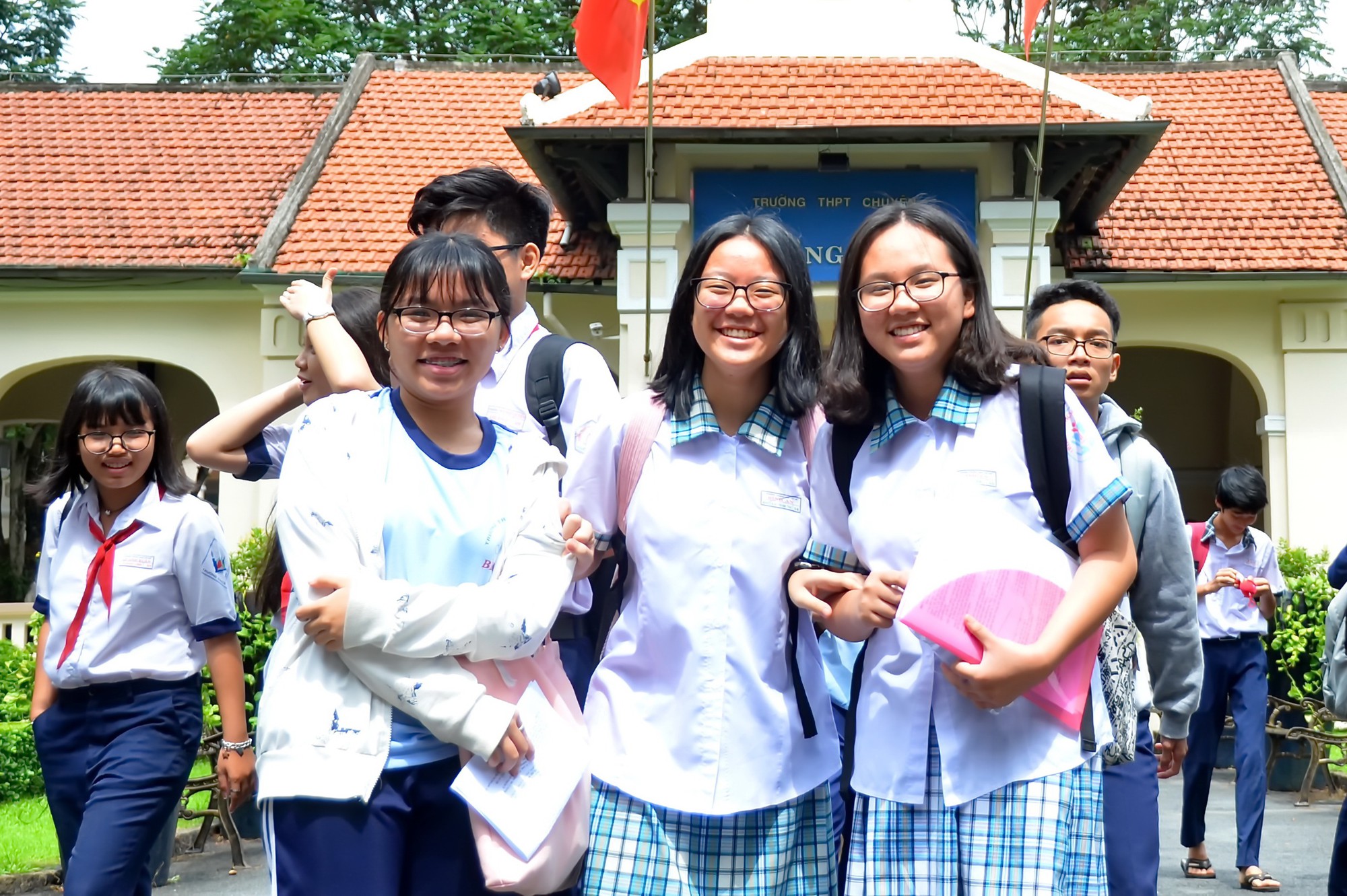 Điểm chuẩn lớp 10 chuyên tăng chóng váng - Ảnh 1. Điểm chuẩn lớp 10 chuyên tăng chóng váng - Ảnh 1.