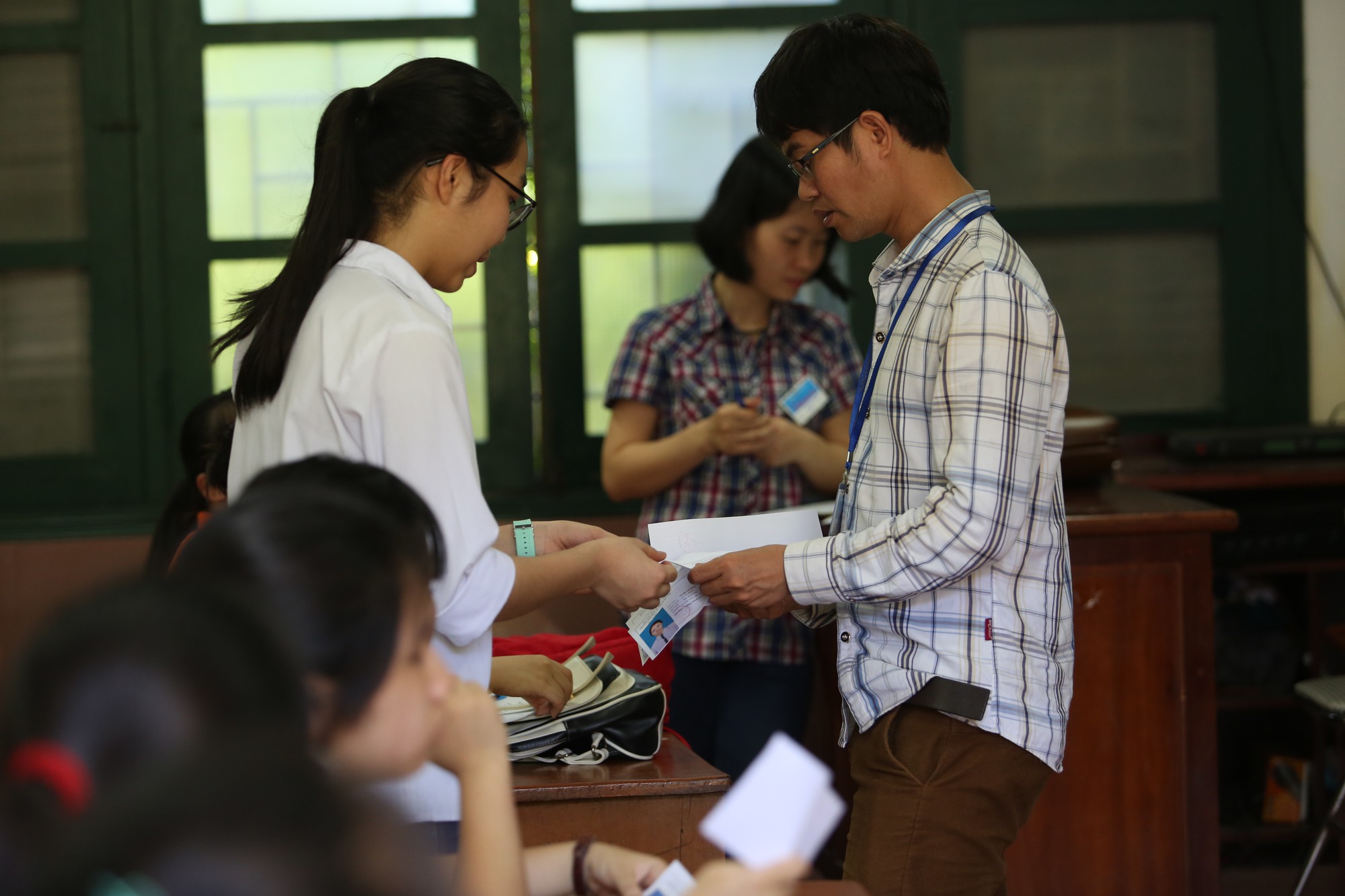 TP HCM giao đề thi THPT quốc gia khi tờ mờ sáng - Ảnh 1. TP HCM giao đề thi THPT quốc gia khi sáng sớm - Ảnh 1.