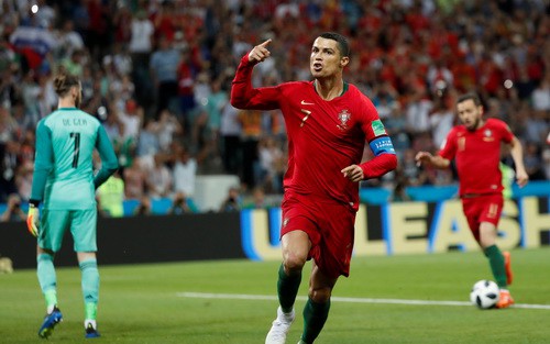 Ronaldo lập hat-trick, Bồ Đào Nha thoát thua ngoạn mục - Ảnh 2.