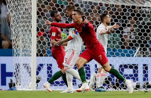 Ronaldo lập hat-trick, Bồ Đào Nha thoát thua ngoạn mục - Ảnh 4.