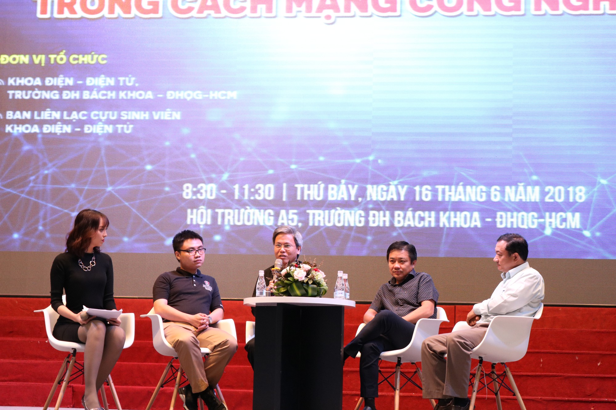 Sinh viên sợ thất nghiệp trước cách mệnh công nghiệp 4.0 - Ảnh 1. Sinh viên sợ thất nghiệp trước cách mệnh công nghiệp 4.0 - Ảnh 1.