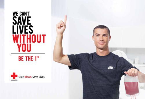 Ronaldo và hình xăm không được hiến máu: Ronaldo một ngôi sao điển trai, đã chia sẻ thông tin về việc anh không thể hiến máu do có hình xăm trên cơ thể. Điều này mang lại những ánh mắt quan tâm đến việc hiến máu. Tuy nhiên, đừng quá lo lắng, vì xăm hình không tạo ảnh hưởng đến sức khỏe của bạn, tuy nhiên bạn sẽ phải chờ 6 tháng sau khi xăm hình mới được hiến máu.