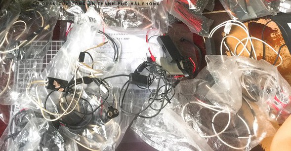 Triệt phá đường dây cho thuê mướn thiết bị tinh vi để gian lậu thi cử - Ảnh 3. Triệt phá đường dây cho thuê dụng cụ máy móc tinh vi để gian lận thi cử - Ảnh 3.