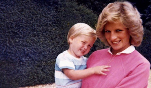 Hoàng tử William và Harry hối tiếc về cuộc điện thoại cuối cùng của mẹ