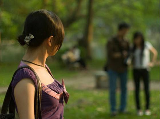 Bạn trai quay lưng vì lảng tránh, từ chối "làm chuyện ấy"