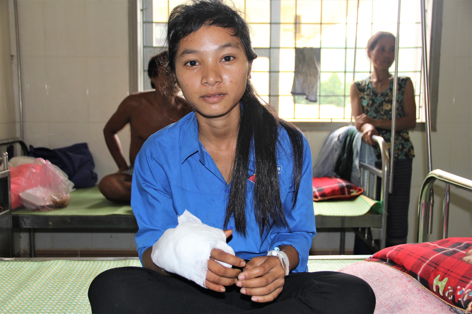 Thí sinh làm bài thi mới biết bàn tay suýt bị hoại tử do rắn cắn - Ảnh 3. Thí sinh làm bài thi mới biết bàn tay suýt bị hoại tử do rắn cắn - Ảnh 3.