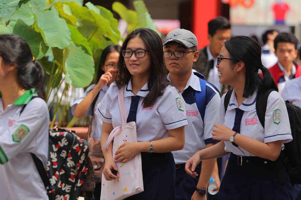 Chấm thi môn văn có đảm bảo lợi ích chính đáng sĩ tử? - Ảnh 1. Chấm thi môn văn có đảm bảo quyền lợi thí sinh? - Ảnh 1.