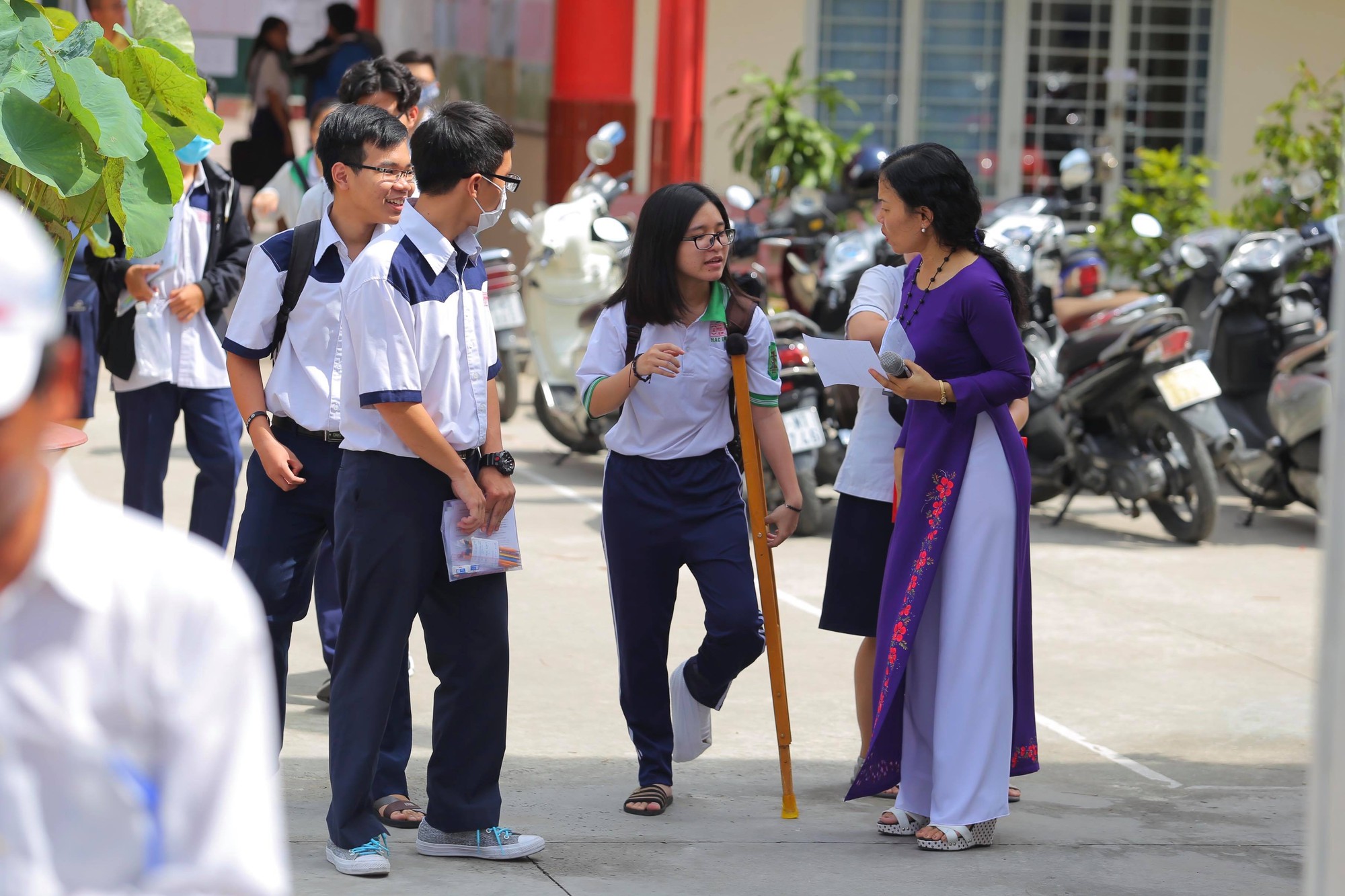 Các thí sinh đặc biệt dự thi THPT quốc gia - Ảnh 3. Các thí sinh đ-biệt dự thi THPT quốc gia - Ảnh 3.