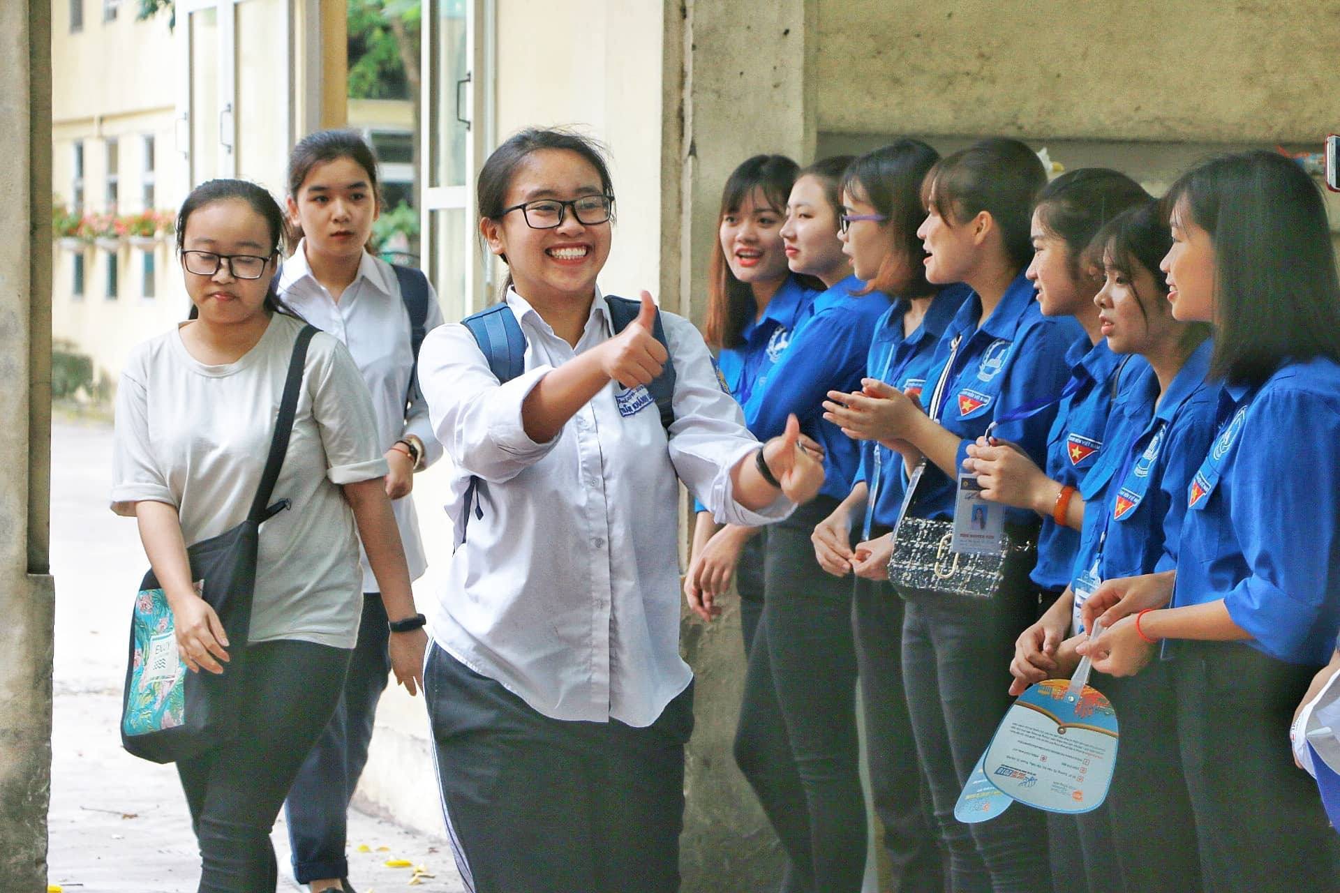 Đổi mới bàng hoàng, tiềm lực giang san vào đề thi văn - Ảnh 11. Đổi mới bất ngờ, tiềm lực non sông vào đề thi văn - Ảnh 11.