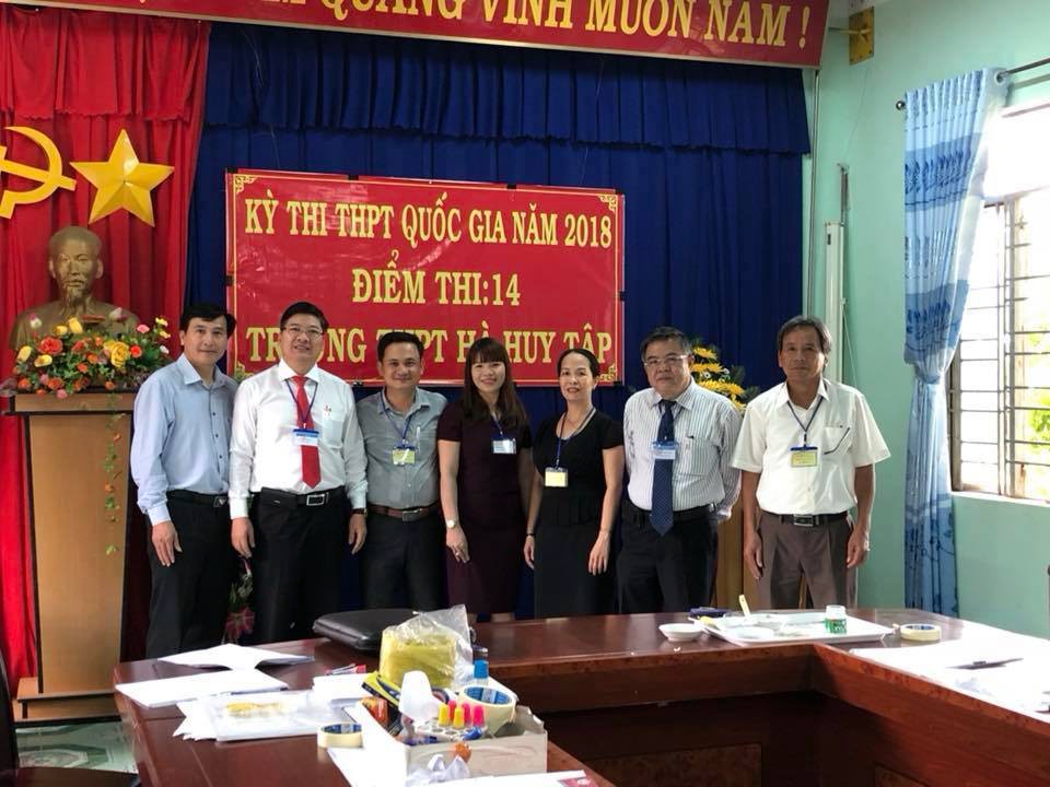 Nhiều cán bộ xã U50 đi thi THPT lần thứ 7, 8 - Ảnh 2. Nhiều cán bộ xã U50 đi thi THPT lần thứ 7, 8 - Ảnh 2.